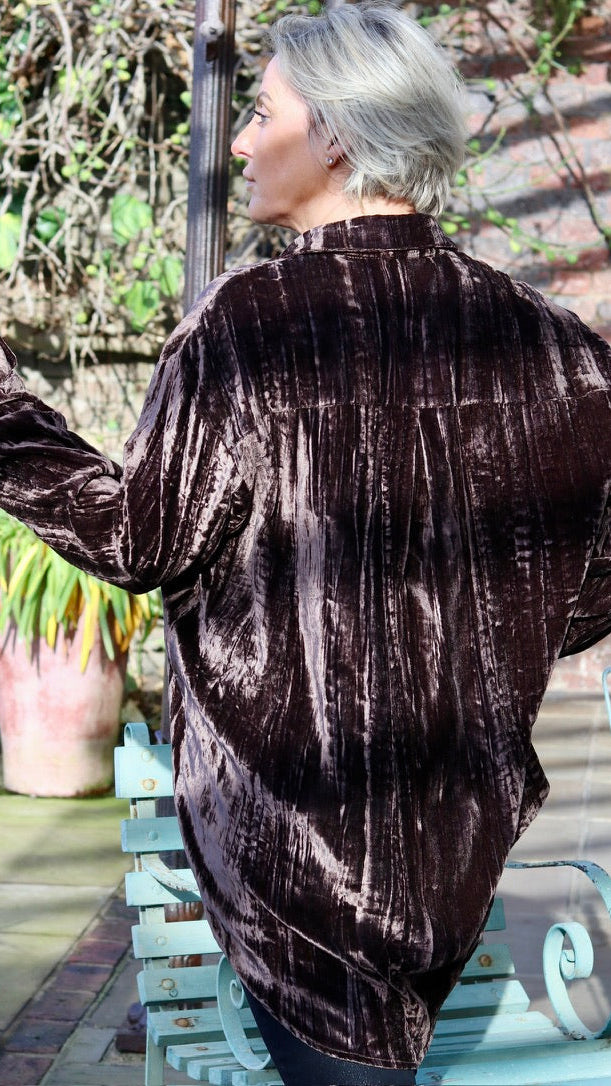 L-THE CHELSEA OVERSIZED SHIRT IN ESPRESSO TEXTURED VELVET