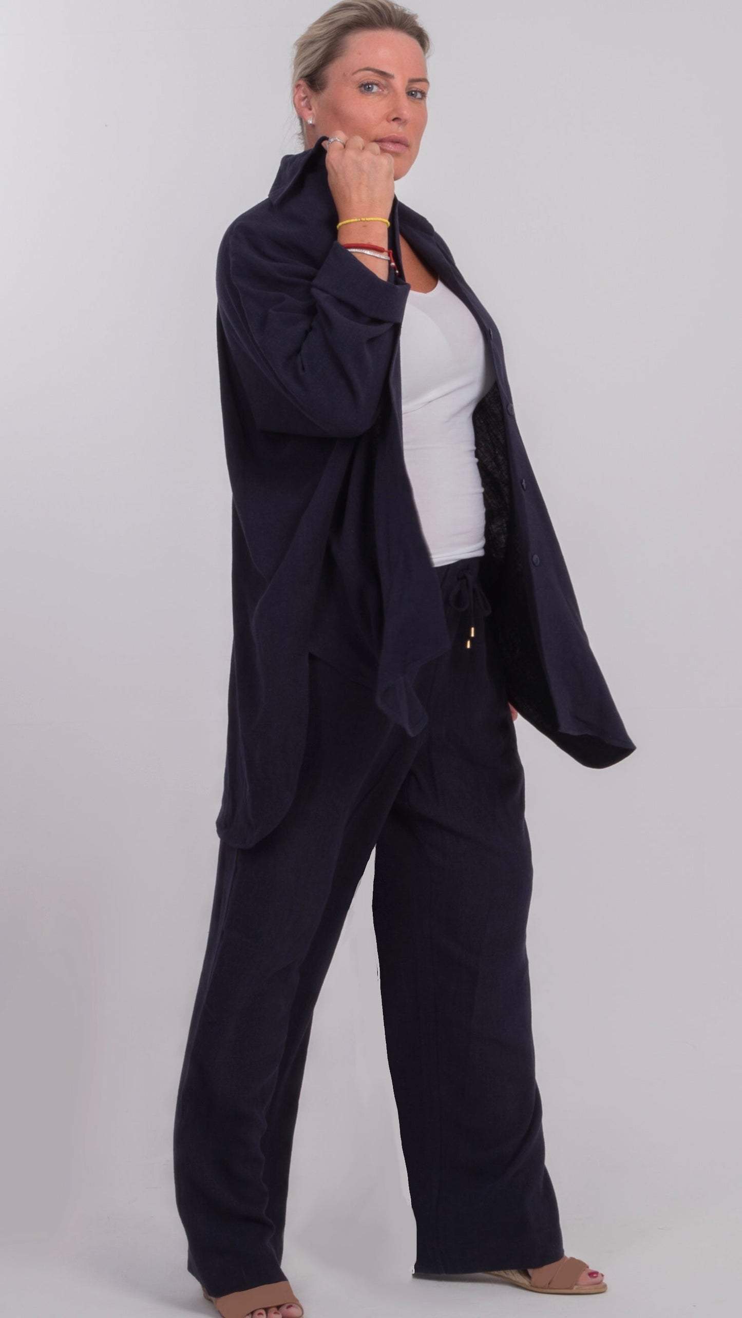 THE SOHO WIDE-LEGGED TROUSERS IN NAVY LINEN BLEND