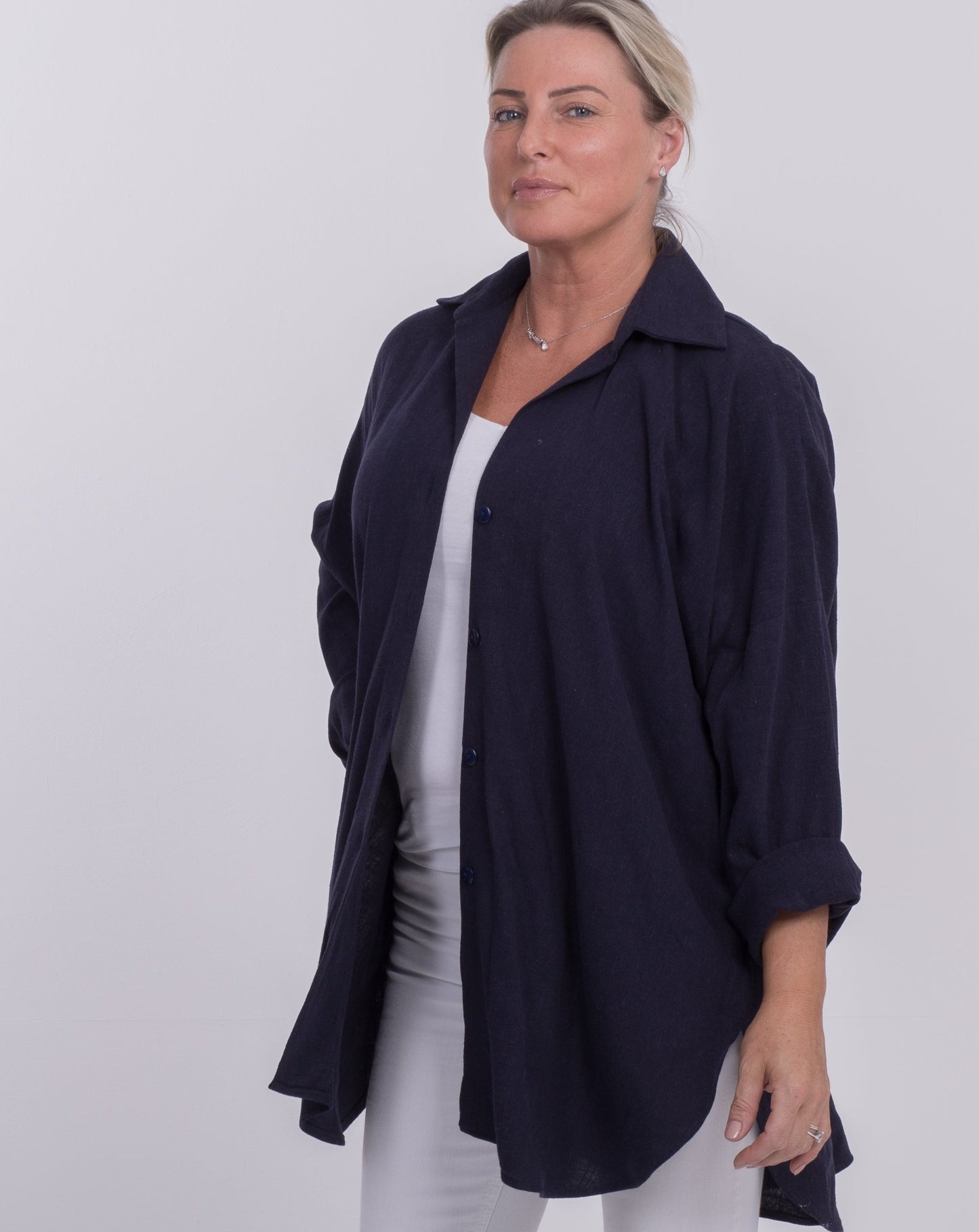 THE SOHO OVERSIZED SHIRT IN NAVY LINEN BLEND
