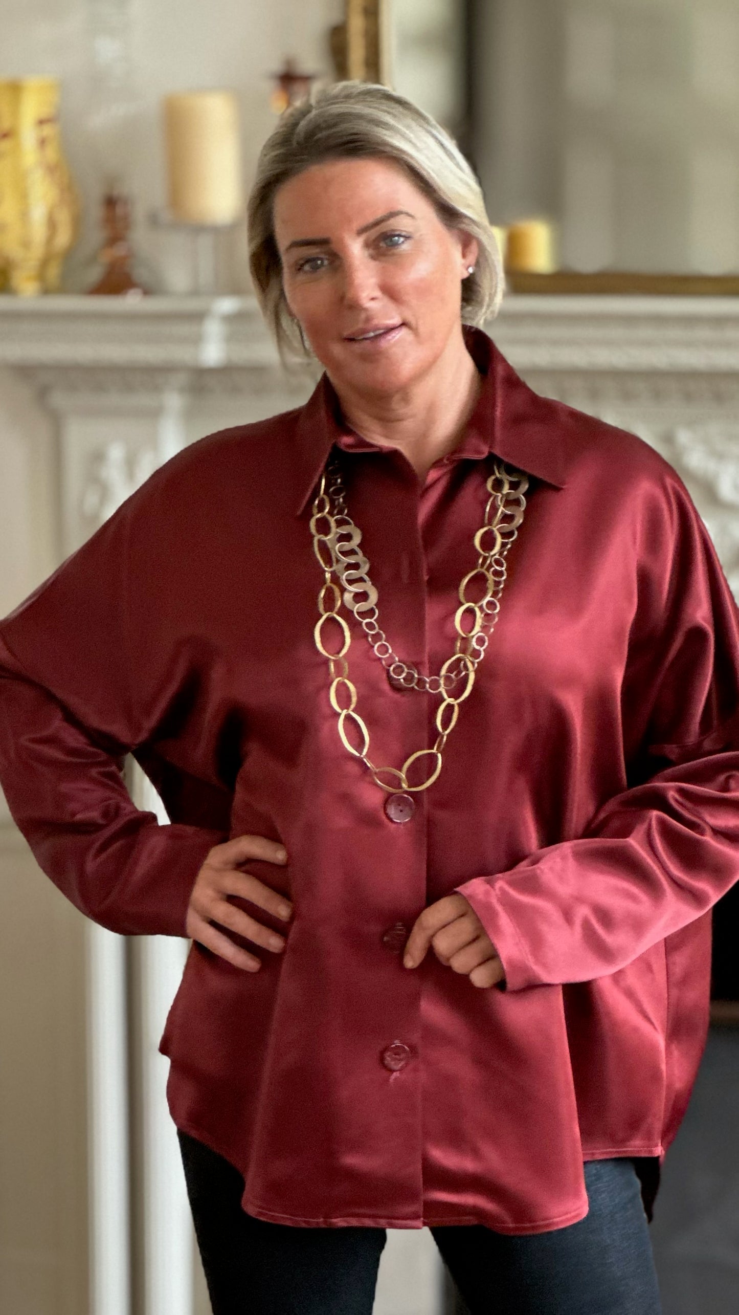 R-THE SOHO OVERSIZED SHIRT IN WINE SATIN