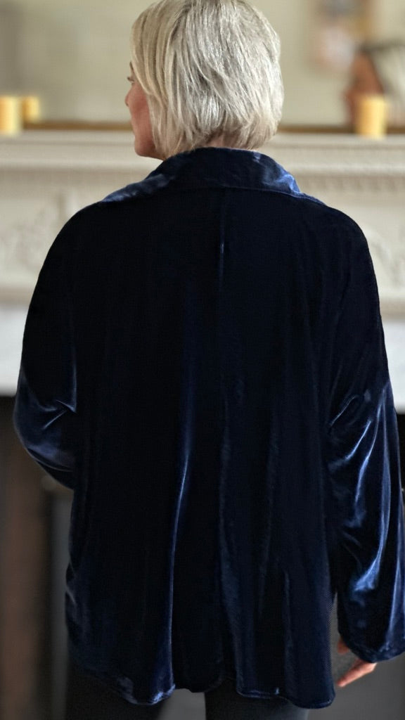 Q-THE SOHO OVERSIZED SHIRT IN BLUE VELVET