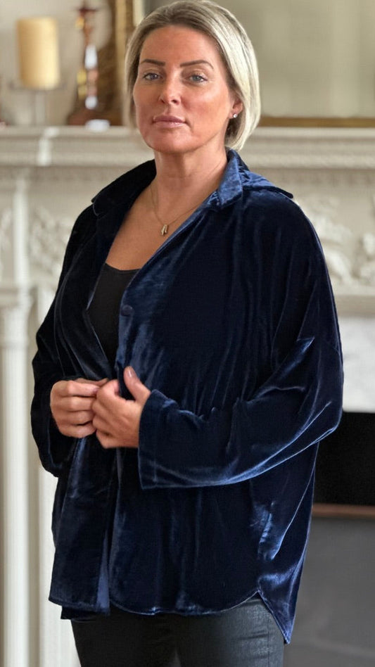 Q-THE SOHO OVERSIZED SHIRT IN BLUE VELVET