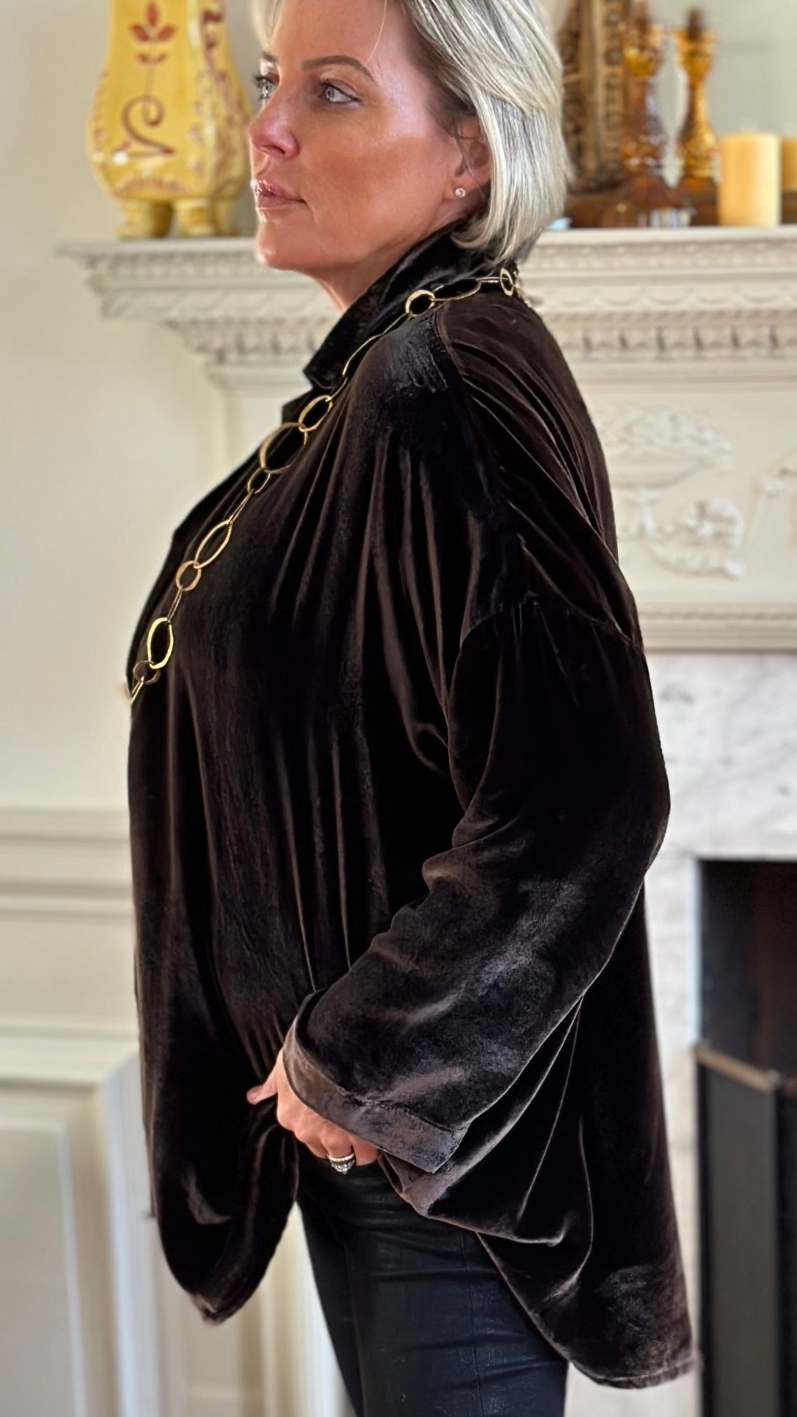 O-THE SOHO OVERSIZED SHIRT IN DARK CHOCOLATE VELVET