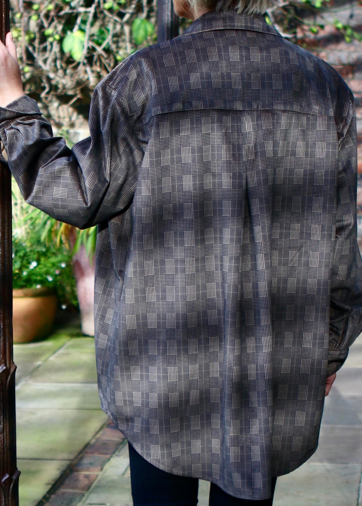 A-THE KENSINGTON OVERSIZED SHIRT IN BEIGE PRINCE OF WALES CHECK