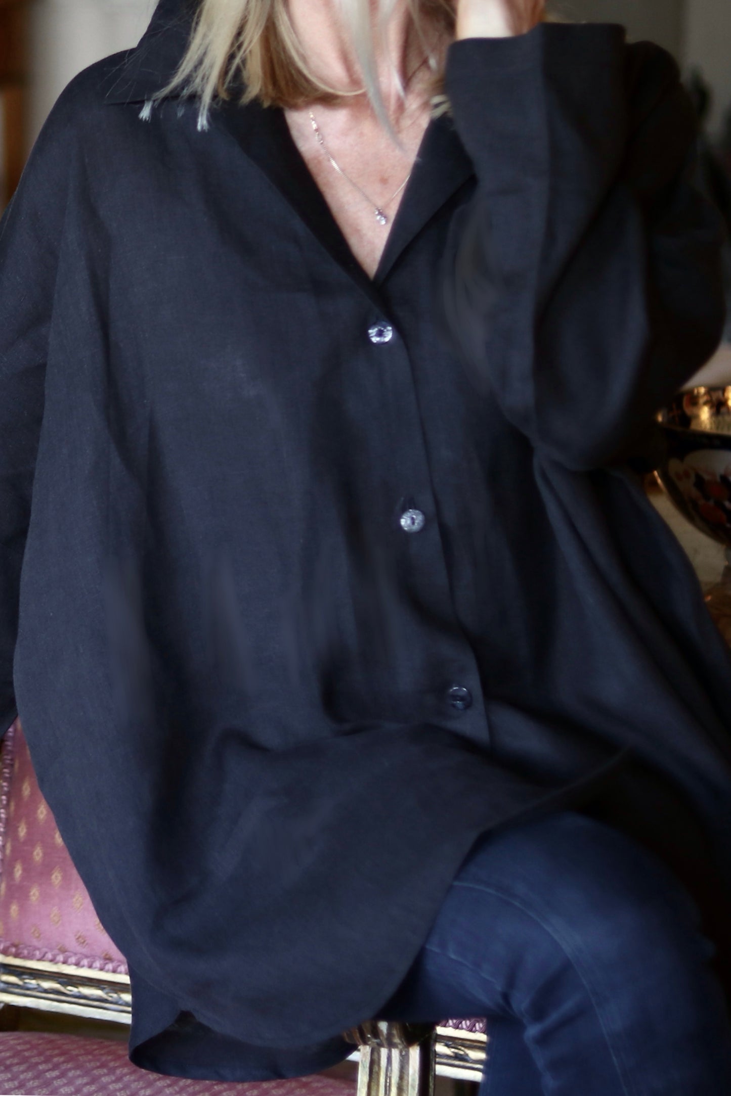 C-THE TARA OVERSIZED SHIRT IN BLACK ONYX IRISH LINEN