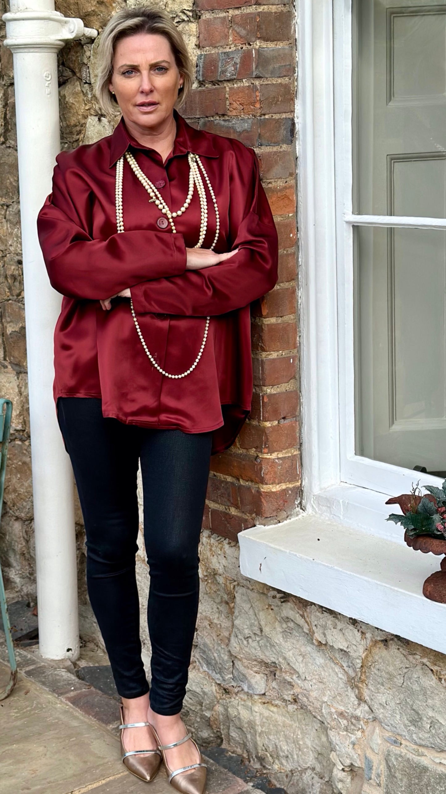 R-THE SOHO OVERSIZED SHIRT IN WINE SATIN