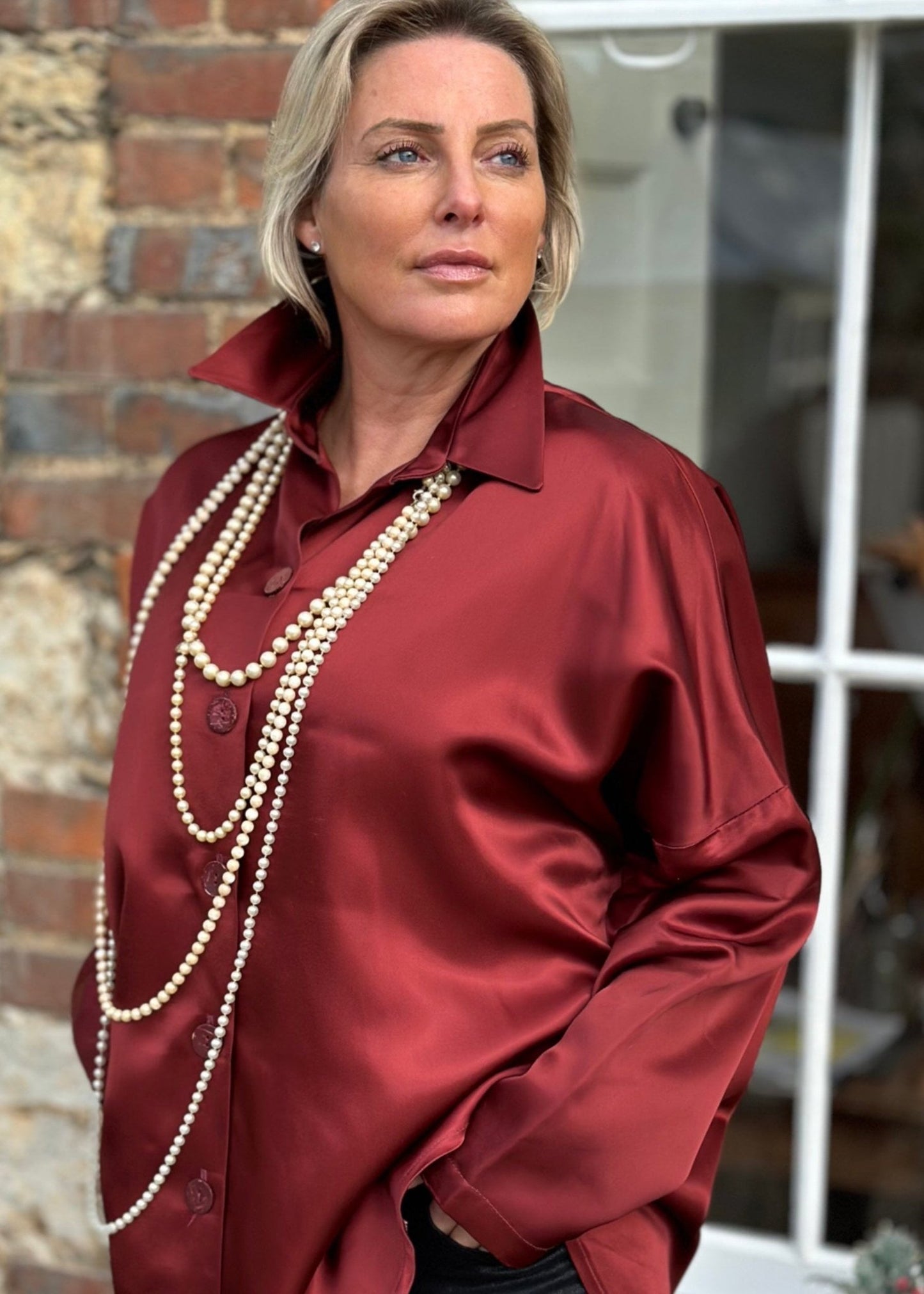 R-THE SOHO OVERSIZED SHIRT IN WINE SATIN