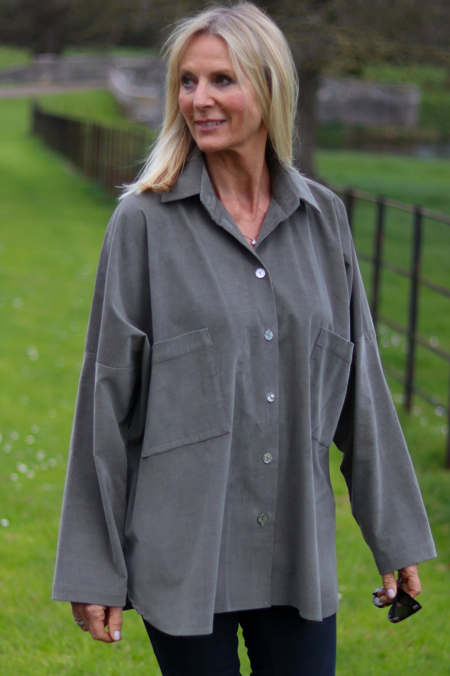 B - THE KNOLE OVERSIZED SHIRT IN KHAKI GREEN
