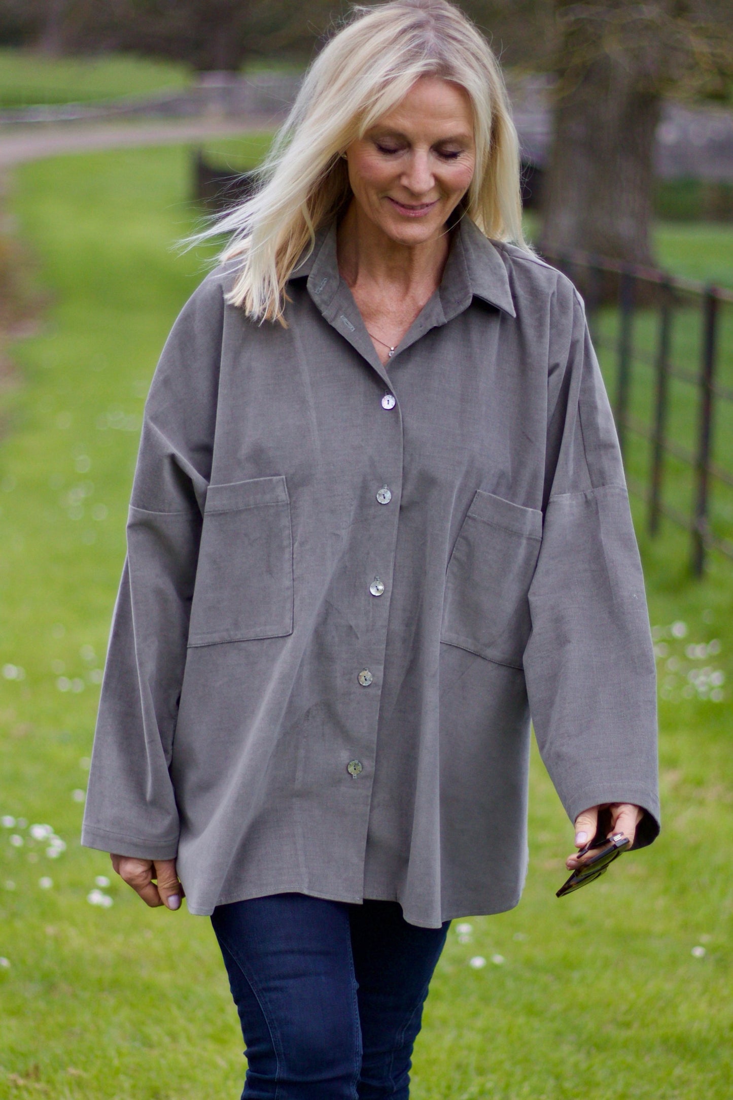 B - THE KNOLE OVERSIZED SHIRT IN KHAKI GREEN