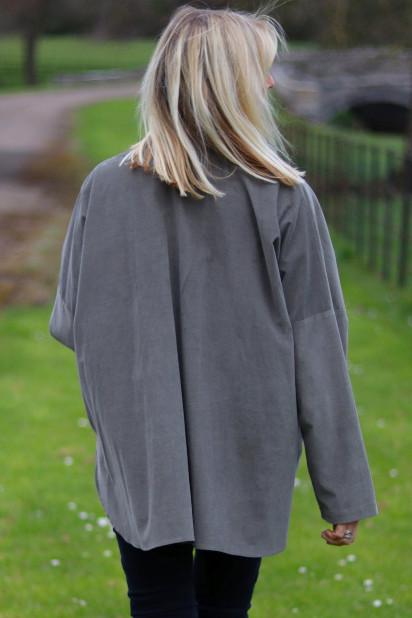 B - THE KNOLE OVERSIZED SHIRT IN KHAKI GREEN