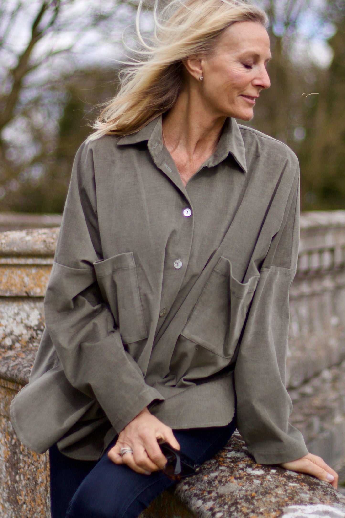B - THE KNOLE OVERSIZED SHIRT IN KHAKI GREEN