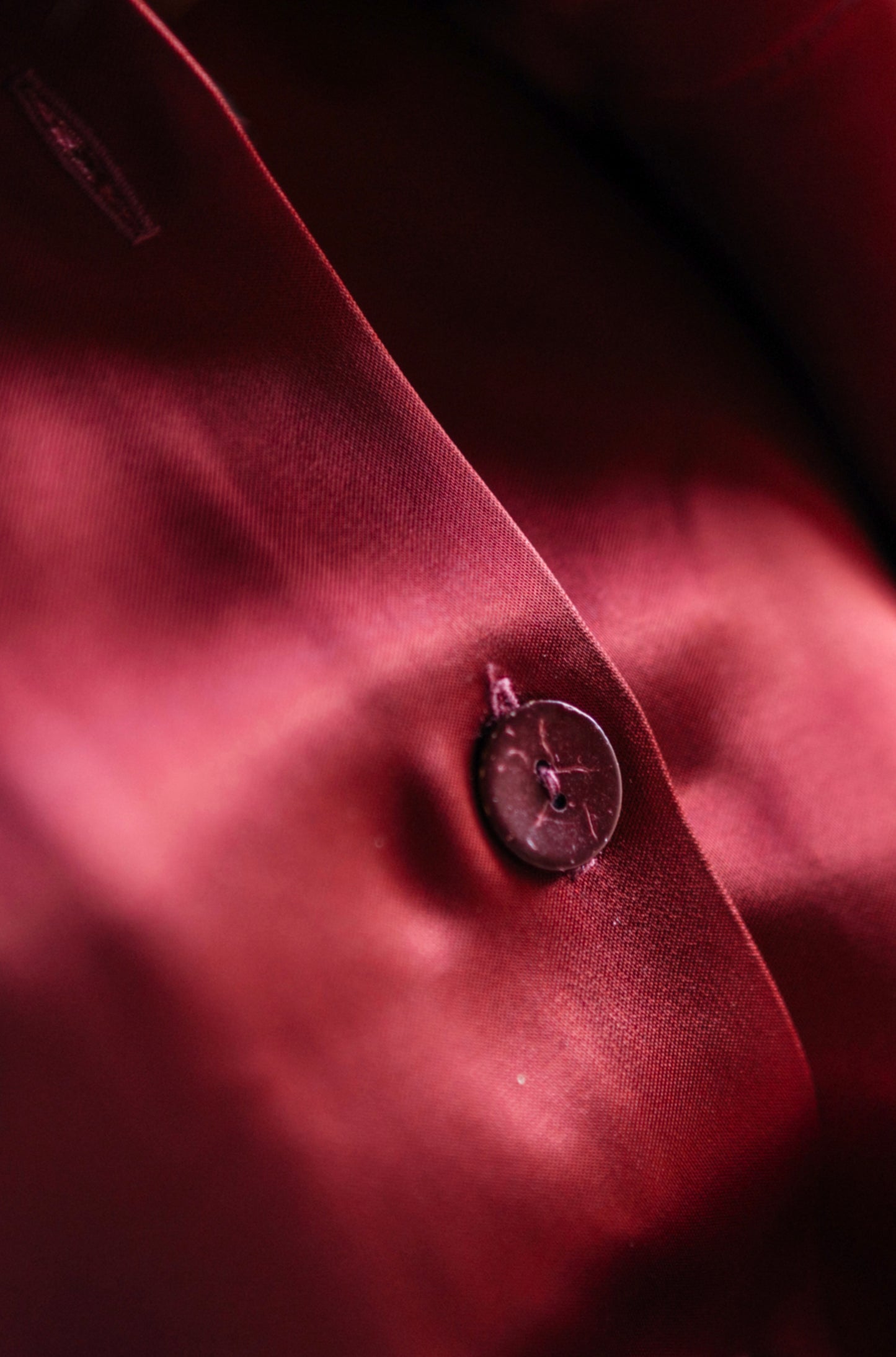 R-THE SOHO OVERSIZED SHIRT IN WINE SATIN