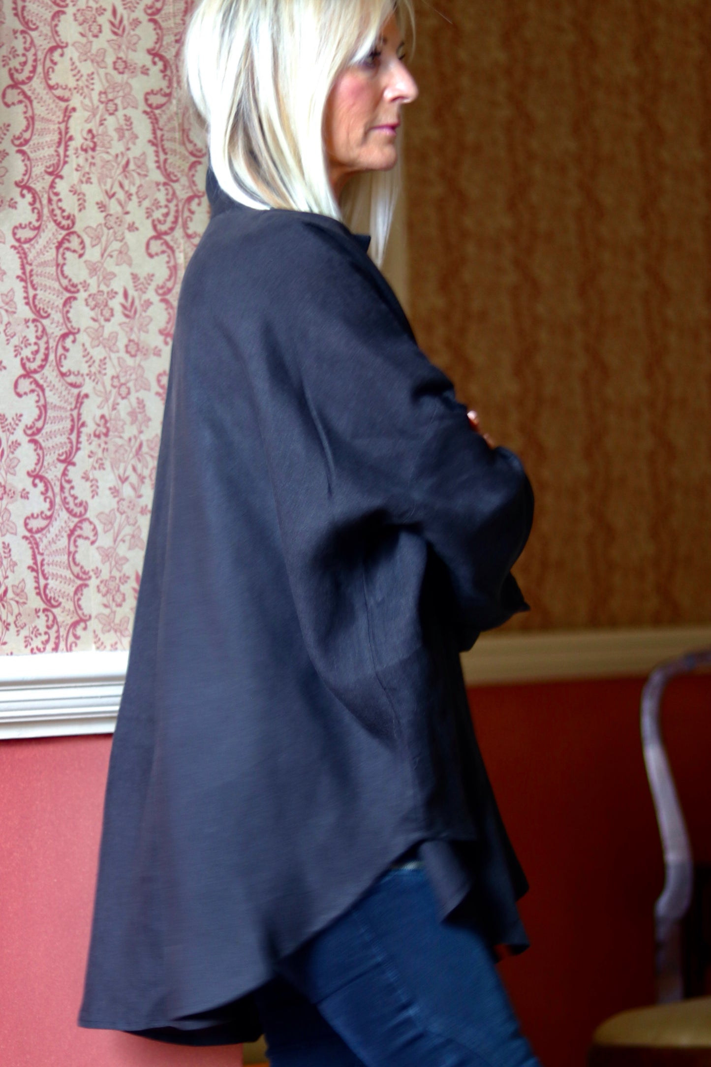 C-THE TARA OVERSIZED SHIRT IN BLACK ONYX IRISH LINEN